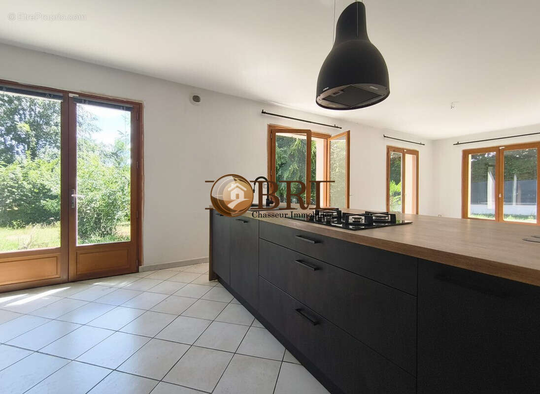 Maison 150 m² à Voiron  - photo 2