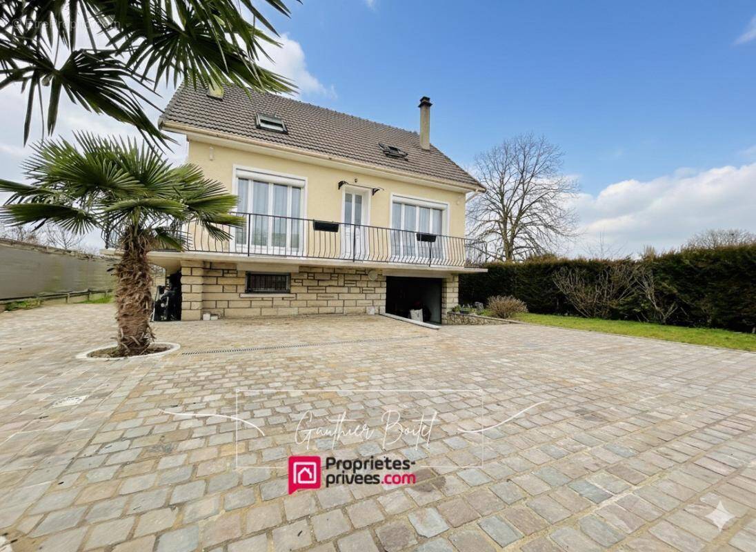 Maison à FONTENAY-TRESIGNY