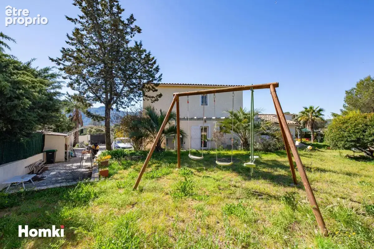 Maison/Villa T5 de 140 m² à Le Muy 83490 villa avec piscine et vue exceptionnelle sur le Rocher de Roquebrune-sur-Argens - photo 9