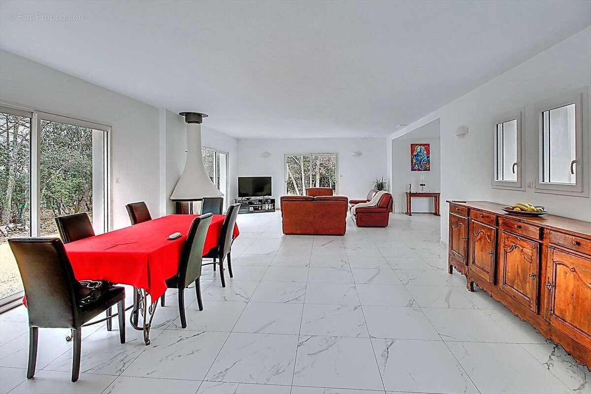 Maison à BAUDINARD-SUR-VERDON