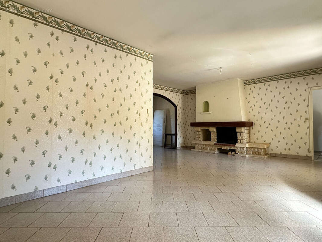 Maison de plain pied 131 m2 avec 1600m2 de jardin à Puymoyen - photo 13