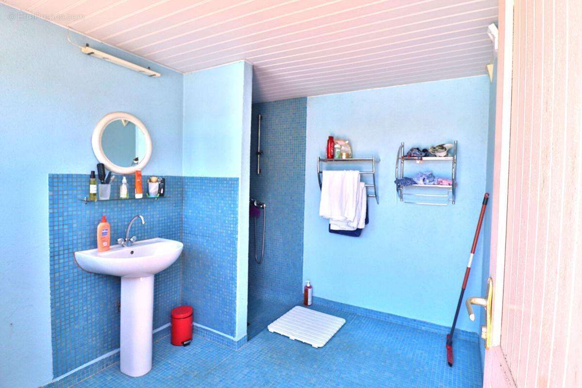 Villa t5 4 faces de 134m² + piscine + dependance sur un terrain de 1799m² - photo 15