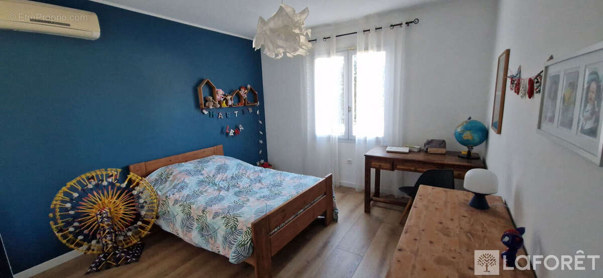 Maison à SAINT-MITRE-LES-REMPARTS