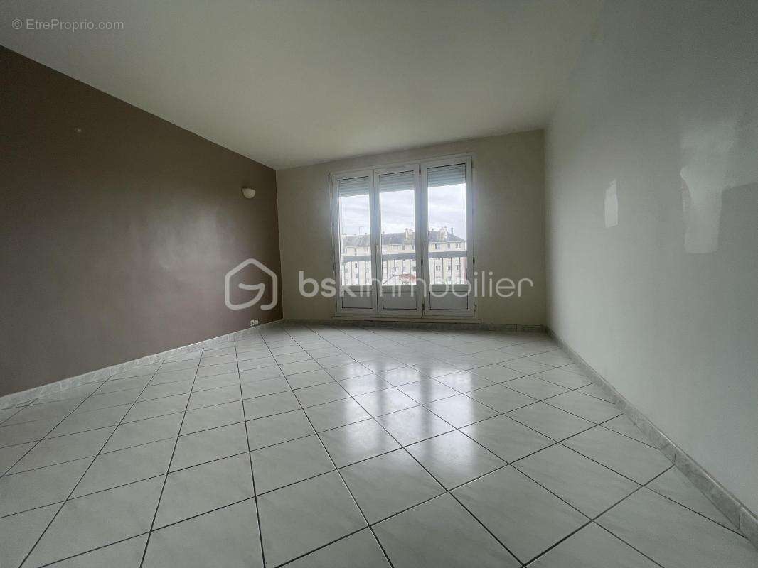 Appartement à MAINVILLIERS