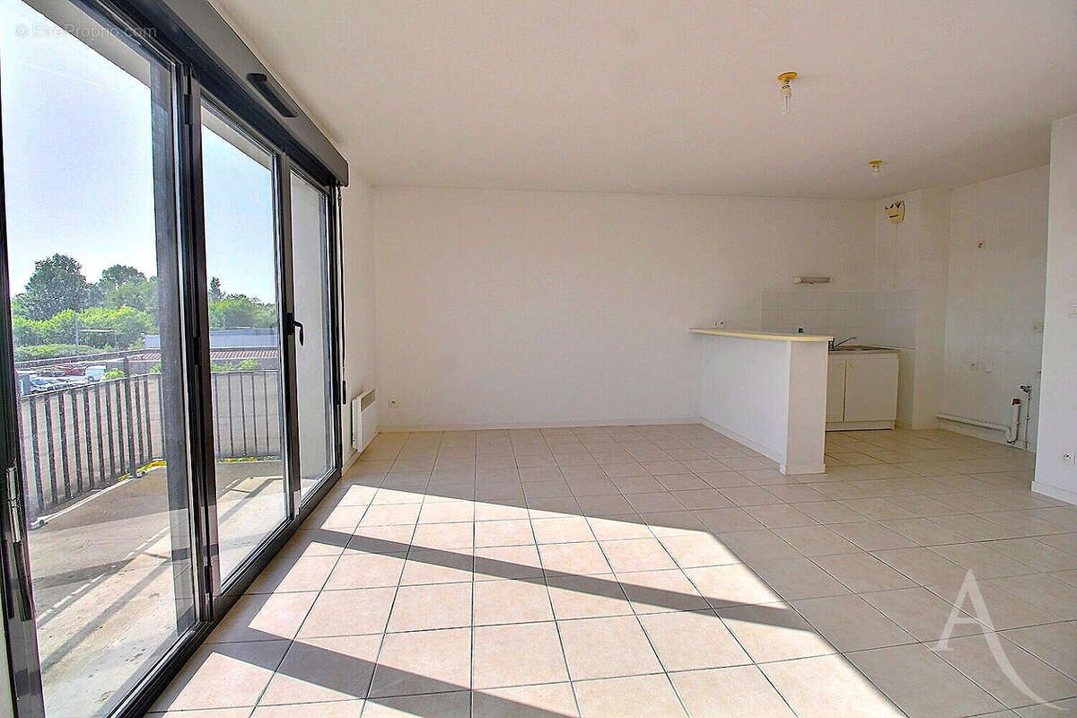 Appartement  3 pièce(s) Balcon  et parking - photo 2