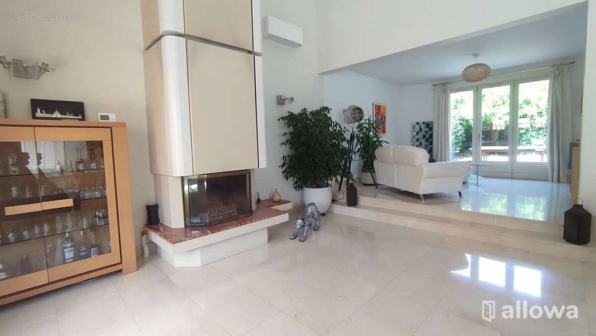 Maison à CHANTELOUP-LES-VIGNES