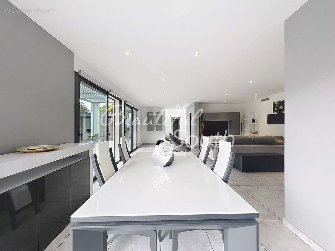 Maison à VILLENEUVE-DE-LA-RAHO