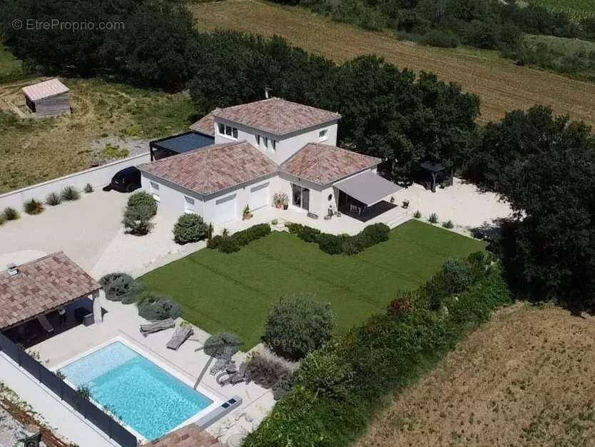 Maison à ALBA-LA-ROMAINE