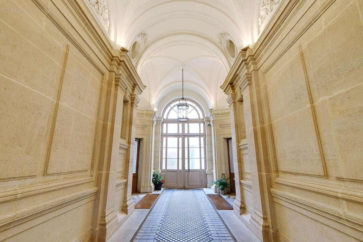 Commerce à PARIS-17E