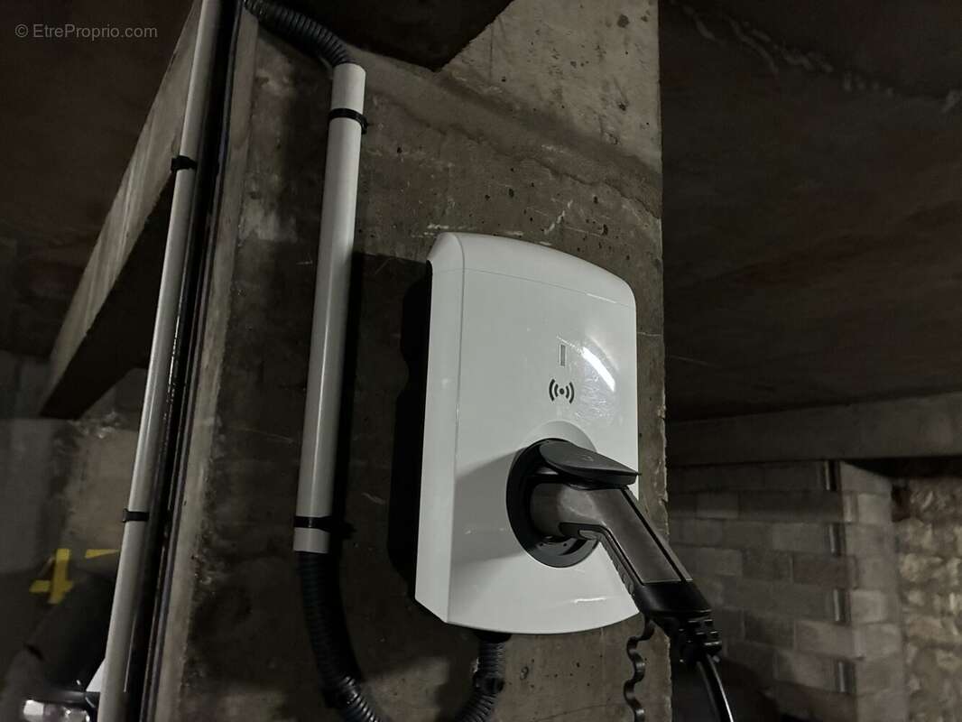 Parking à PARIS-17E