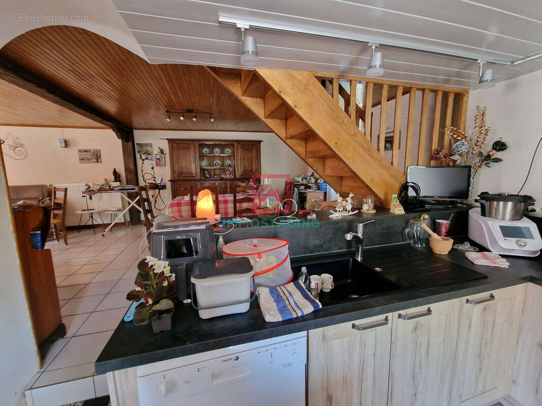 Maison à LAVAL-ROQUECEZIERE