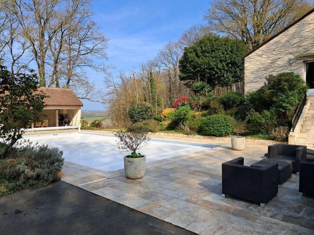 Maison 204 m² à Saint-Saturnin  - photo 5
