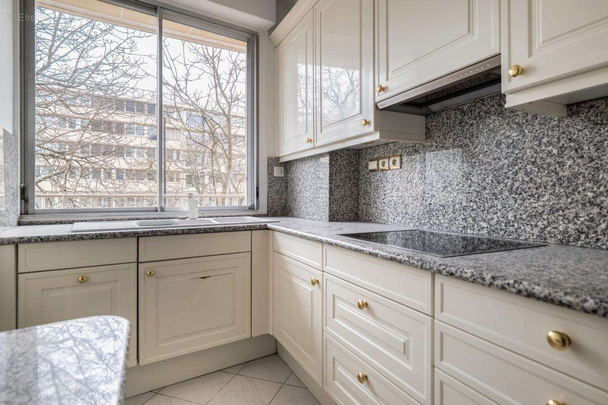 Appartement à PARIS-14E