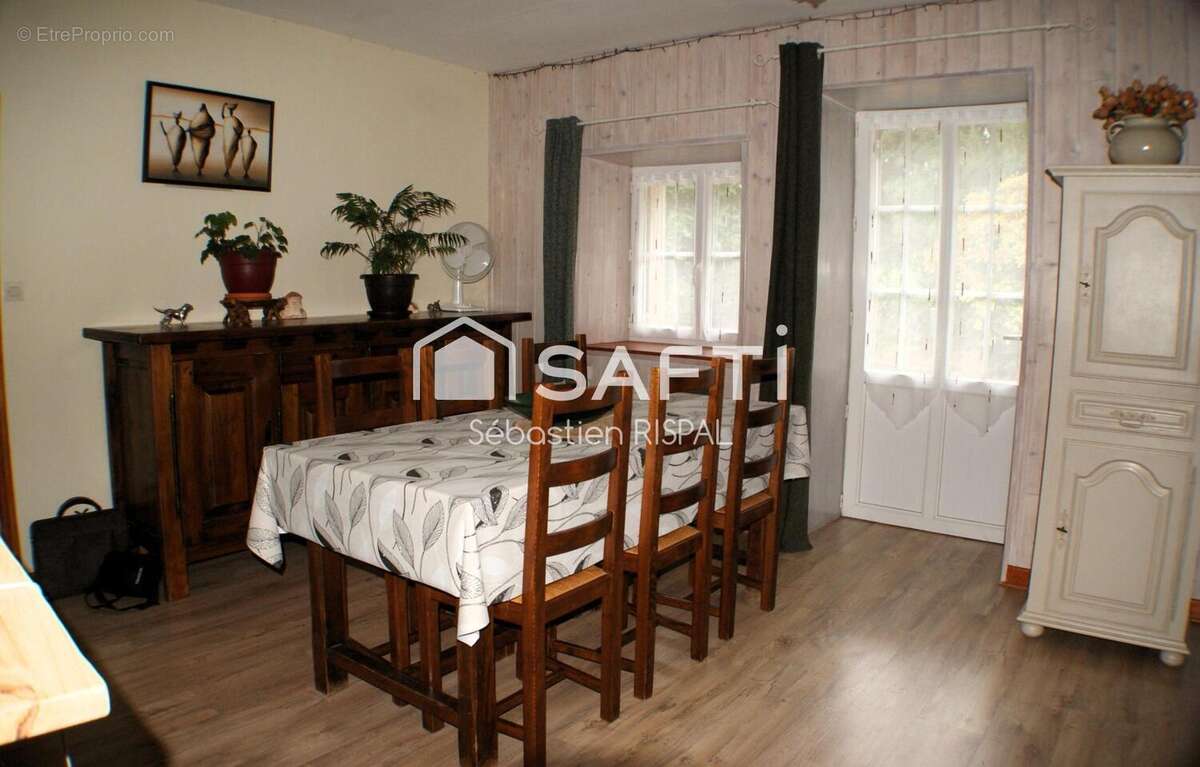 Maison 223 m² à Saint-Maurice-Le-Girard  - photo 4