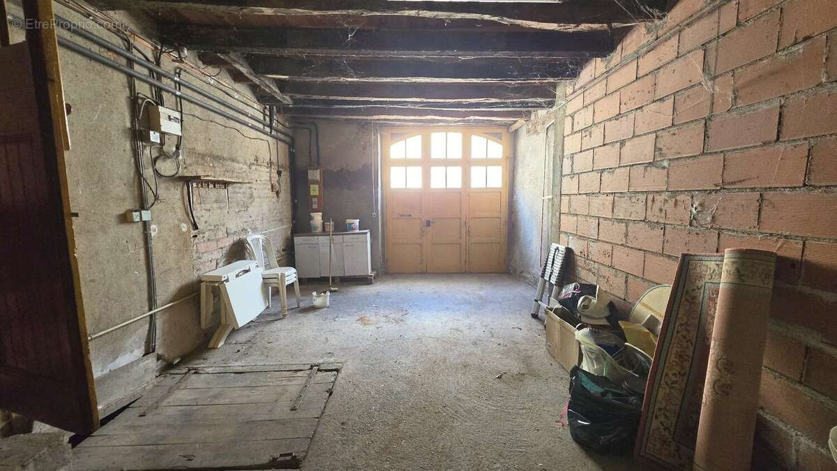 Maison de caractère avec jardin et grand garage - photo 10