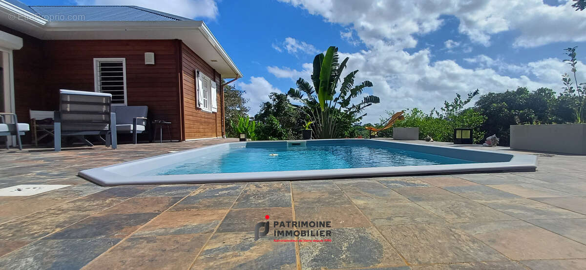 Maison t4 de 95 m2 sur terrain de 1000 m2 avec piscine et vue degagée sur petit bourg - photo 5