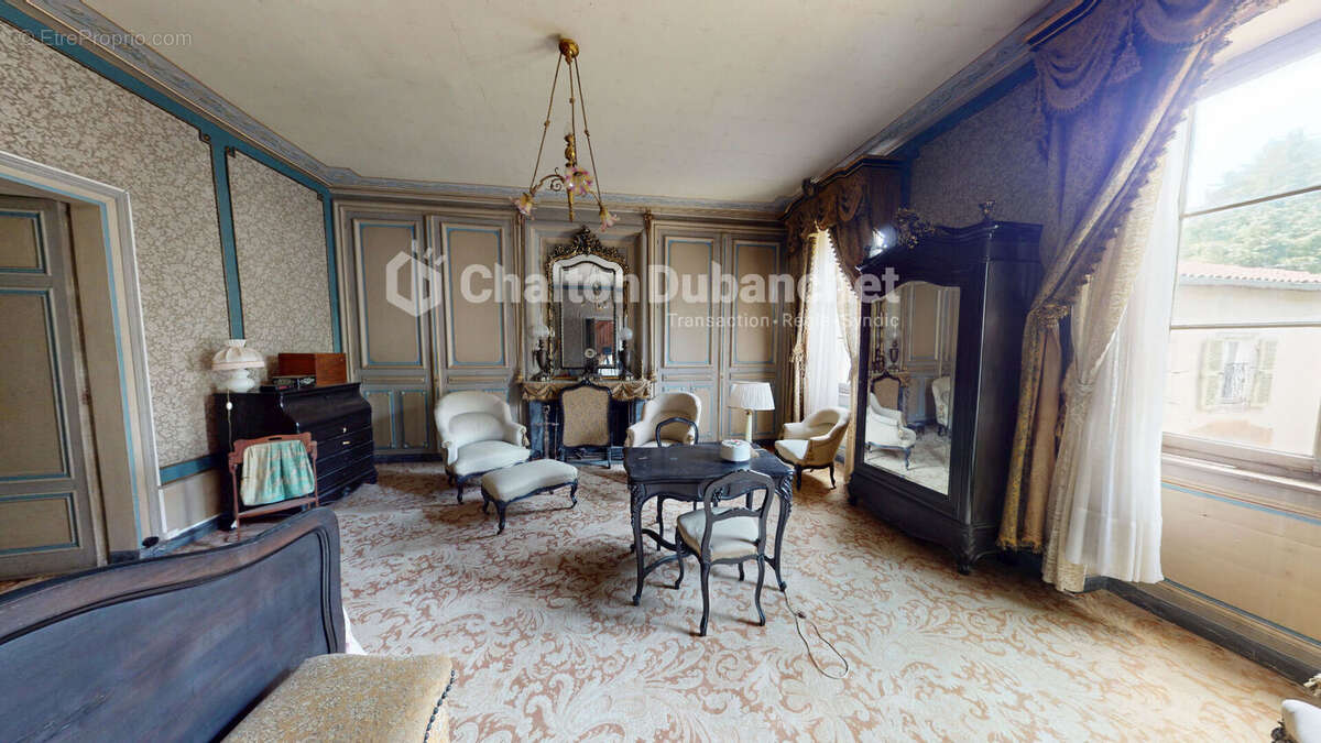 Maison 420 m² à Saint-Cyr-De-Valorges  - photo 6