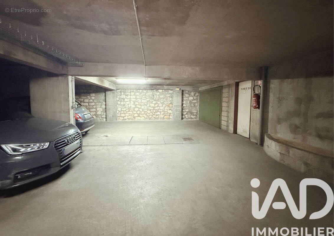 Photo 3 - Parking à PARIS-17E