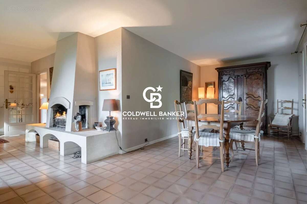 Maison à VETRAZ-MONTHOUX