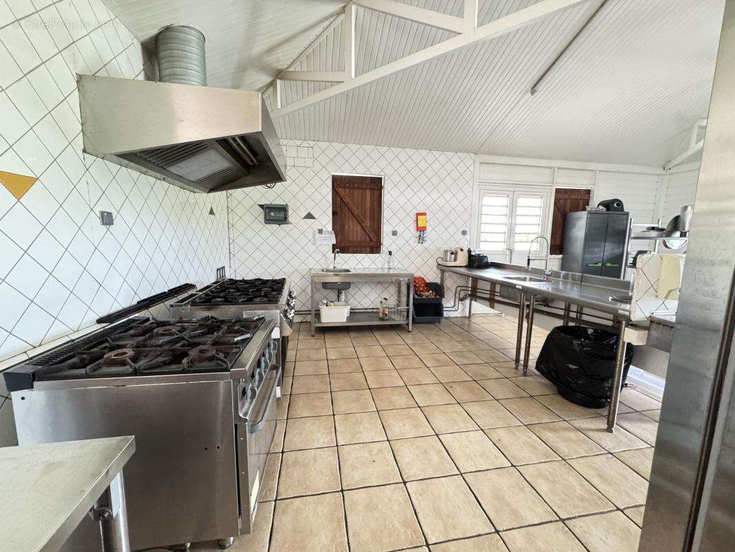 Commerce à SAINTE-ANNE