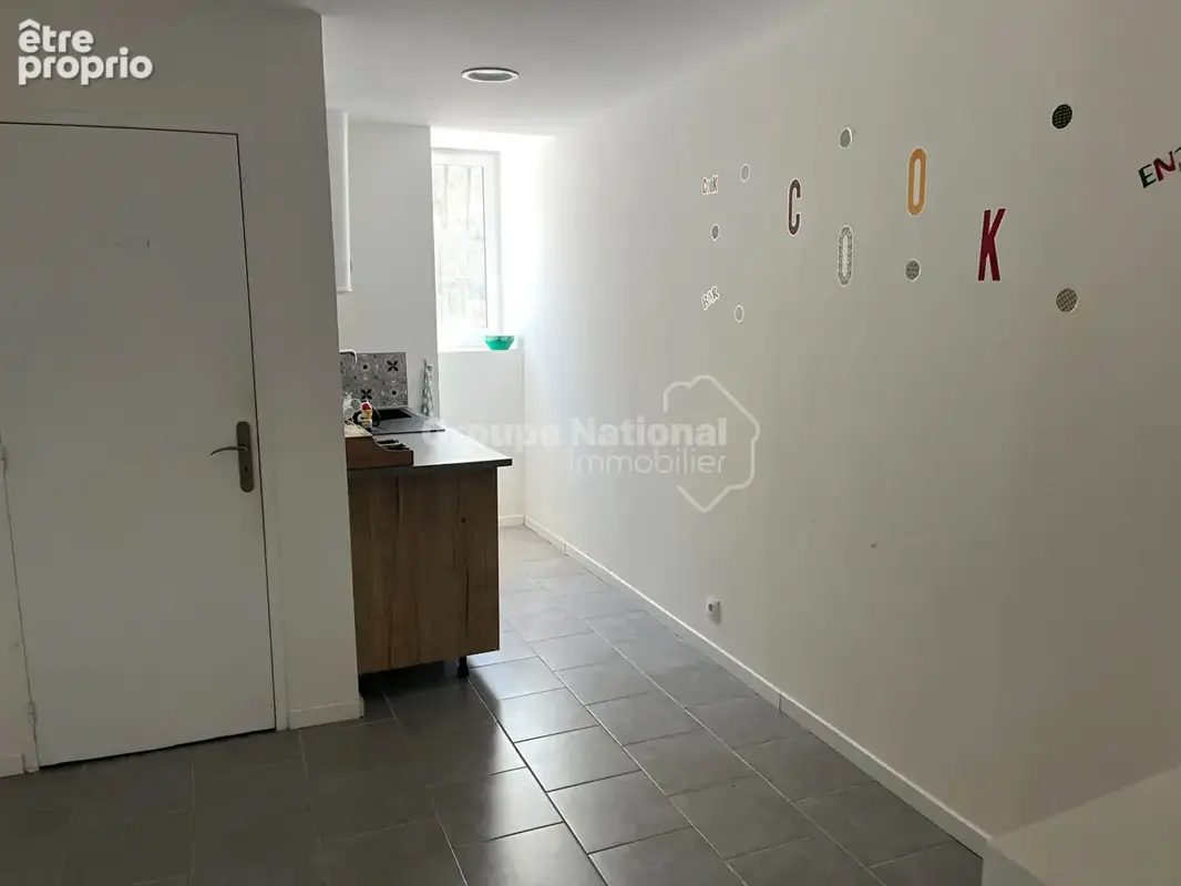 Local de 55 m² (de surface utile) avec multi-activités possibles,  équipé de la fibre -et aux normes incendie PMR et déficients  - photo 5
