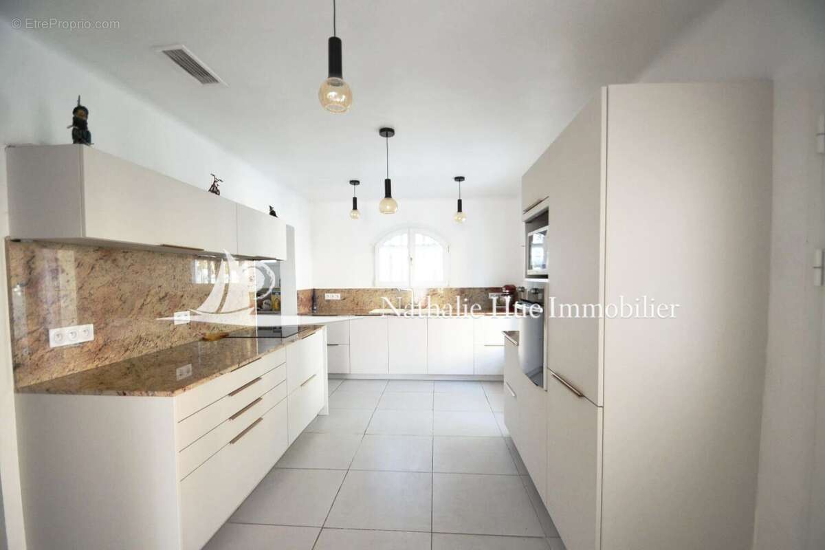 Maison à SAINT-LAURENT-DE-LA-SALANQUE