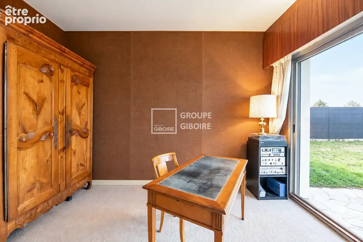 A vendre - Agence GIBOIRE - Maison d'architecte d'environ 222.6 m2 - Au coeur de Saint Grégoire - photo 7