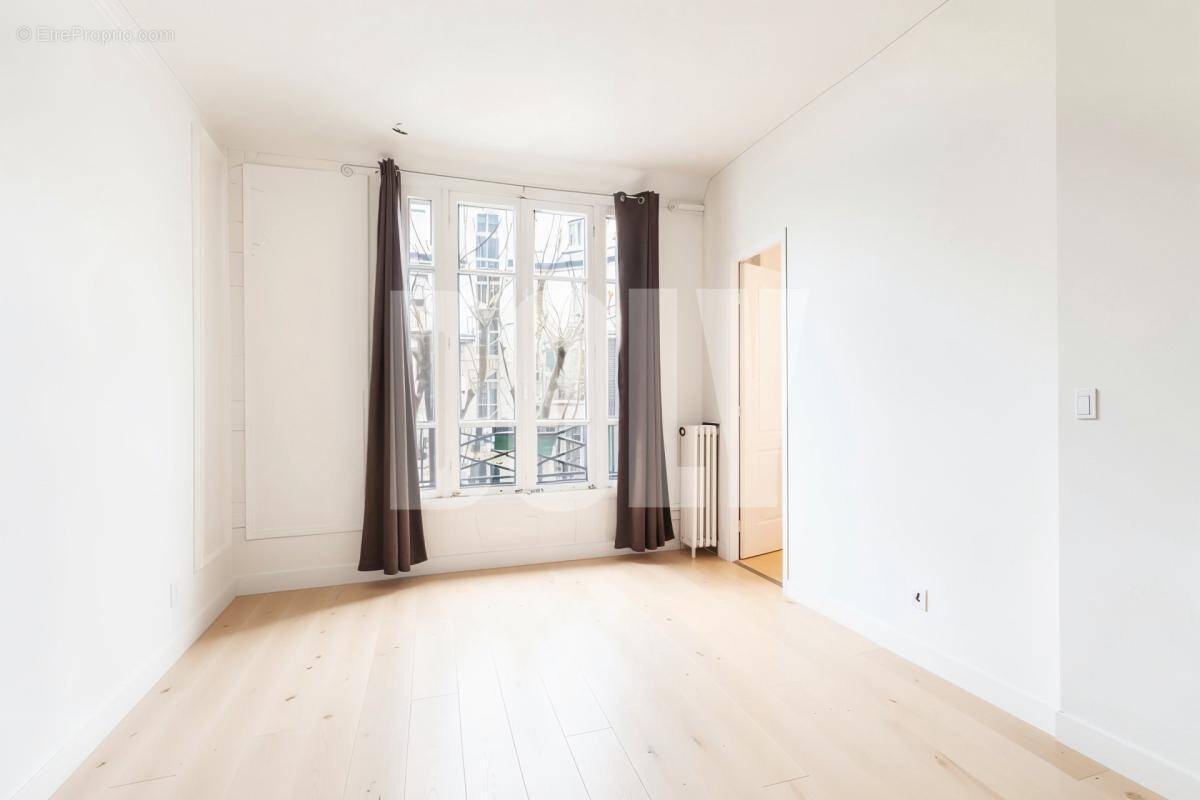 Appartement à PARIS-17E