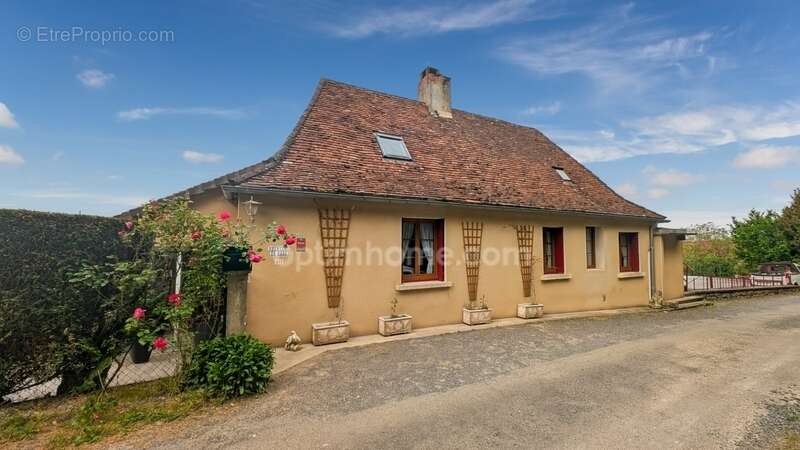 Maison à BADEFOLS-D&#039;ANS