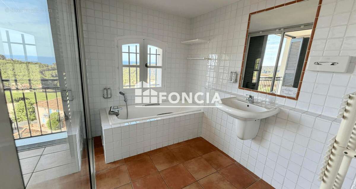 Appartement à SAINT-CYR-SUR-MER