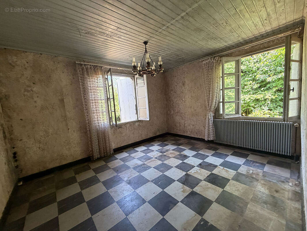 Maison à LE TREVOUX