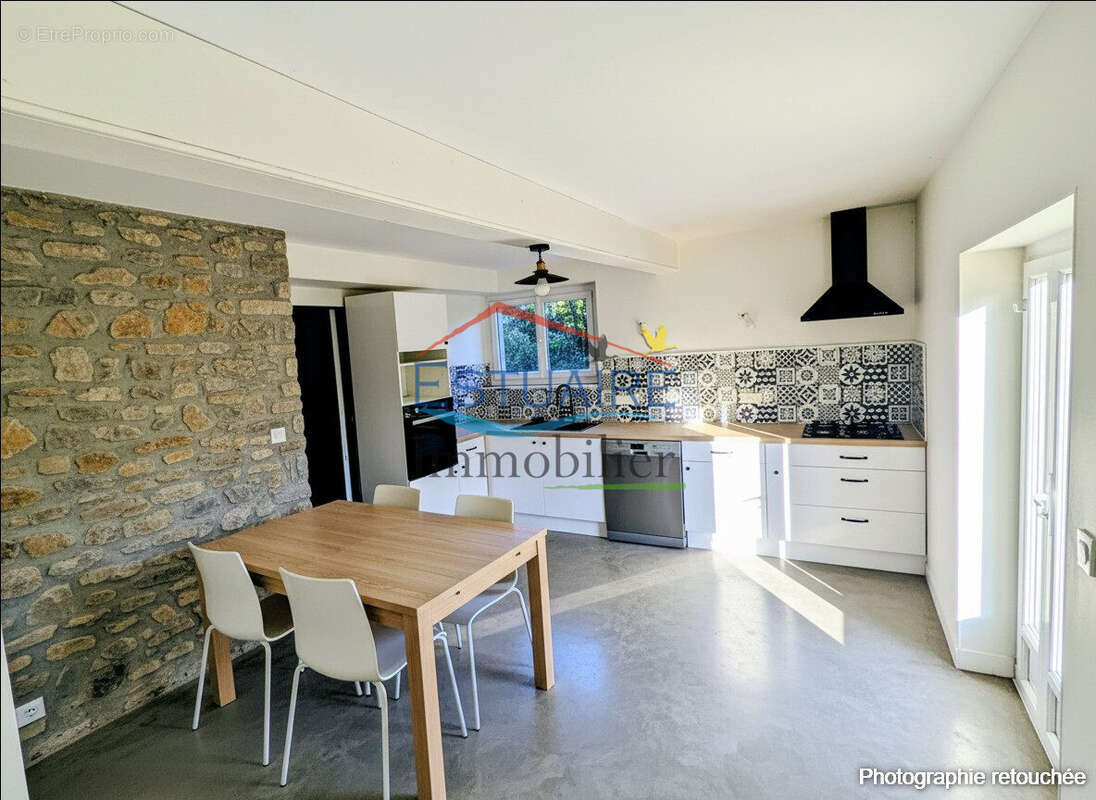 Maison à SAINT-ETIENNE-DE-MONTLUC