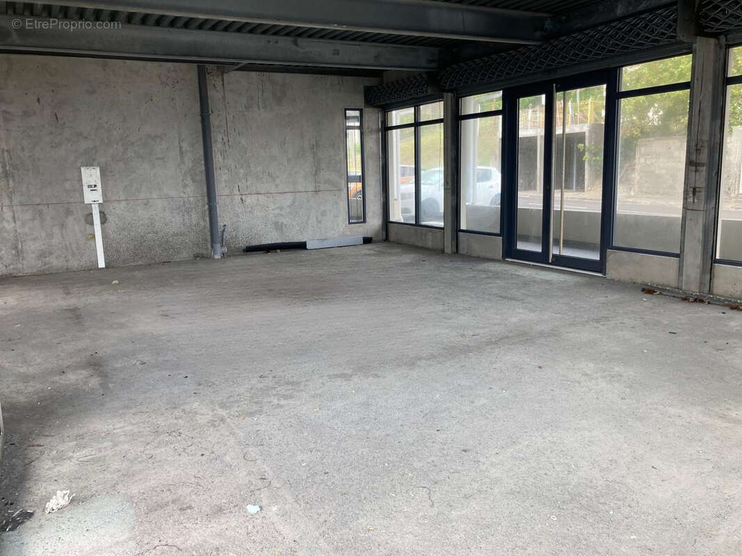 Commerce à VIEUX-FORT