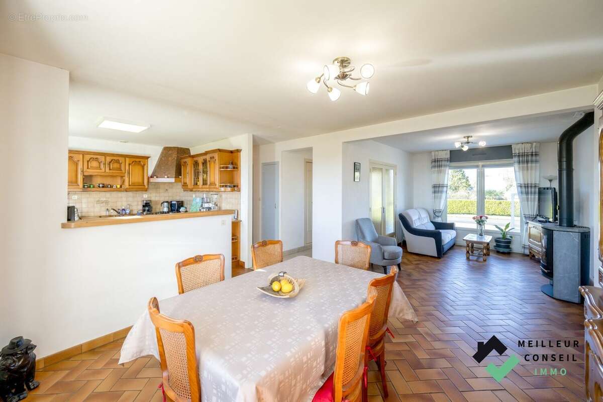 Maison à SAINT-JULIEN