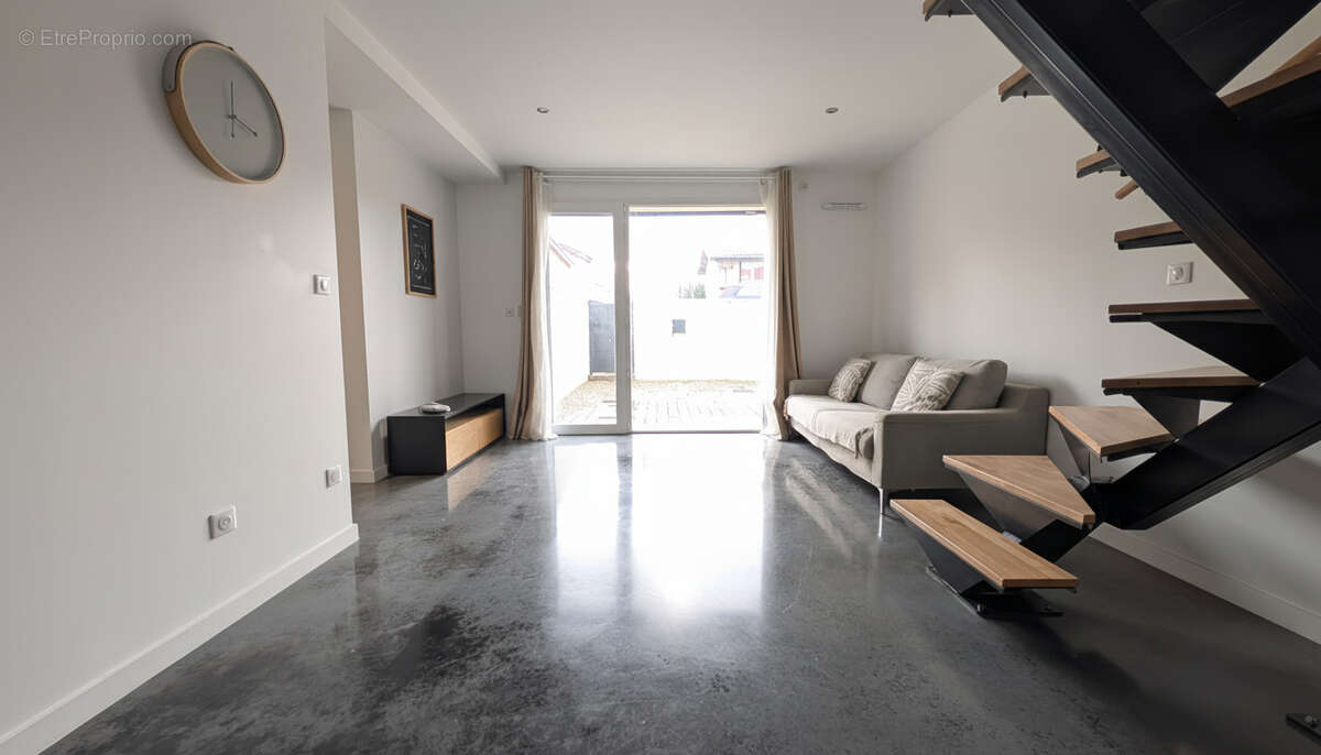 Maison à SAINT-LAURENT-DE-MURE