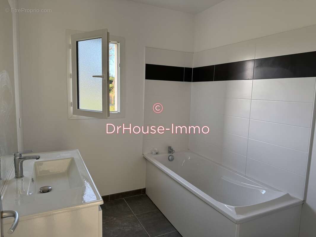 Maison à MESNIL-SAINT-PERE