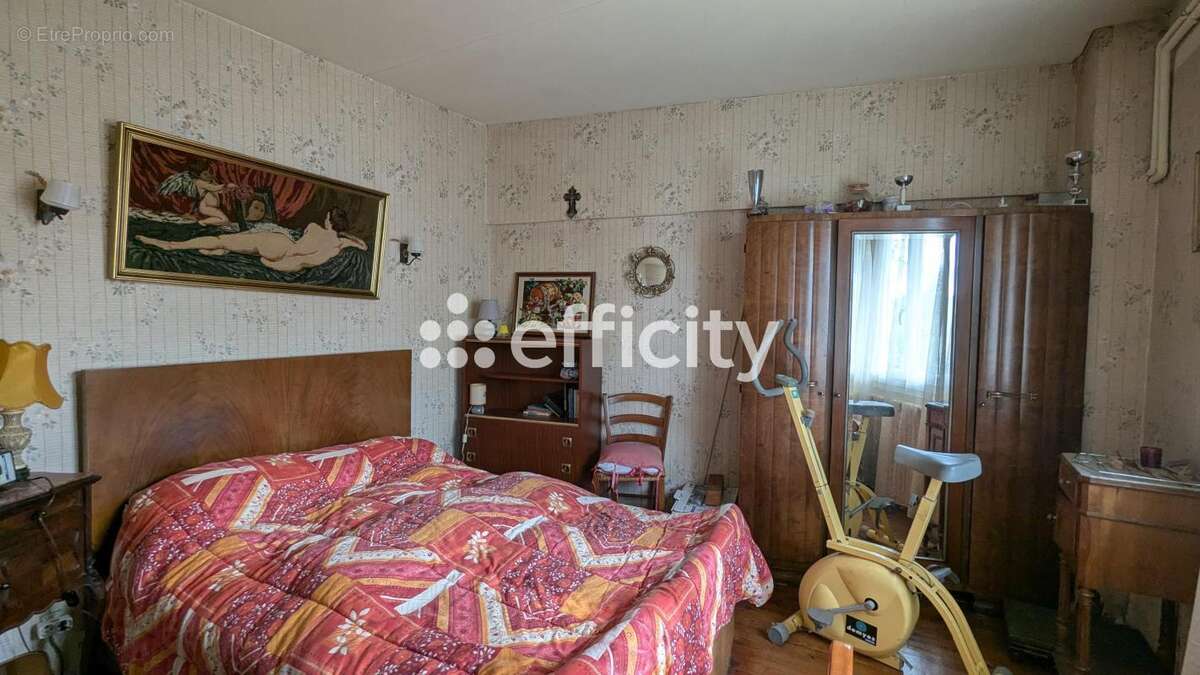 Maison à LA MONNERIE-LE-MONTEL