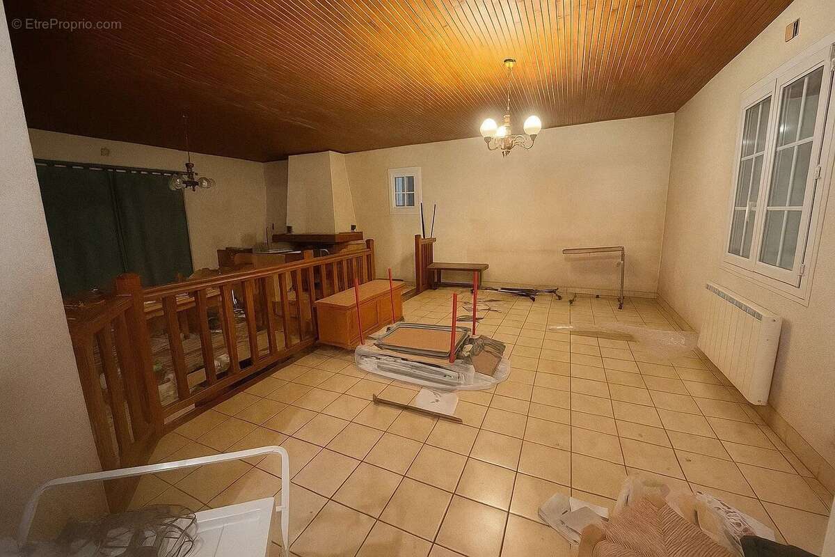 Maison à SAINTE-NEOMAYE