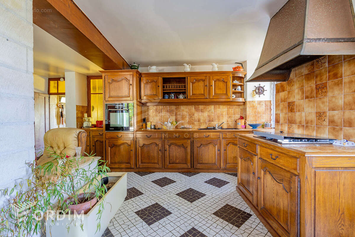 Maison à MENADES