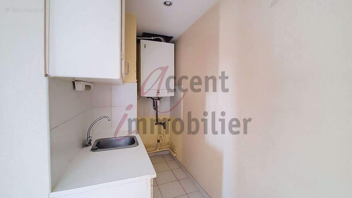 Chateaurenard : Appartement de 3 chambres avec triple balcons et parking privé - photo 15
