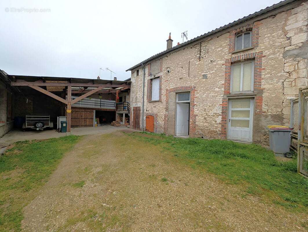 Maison à CHAMPLAY