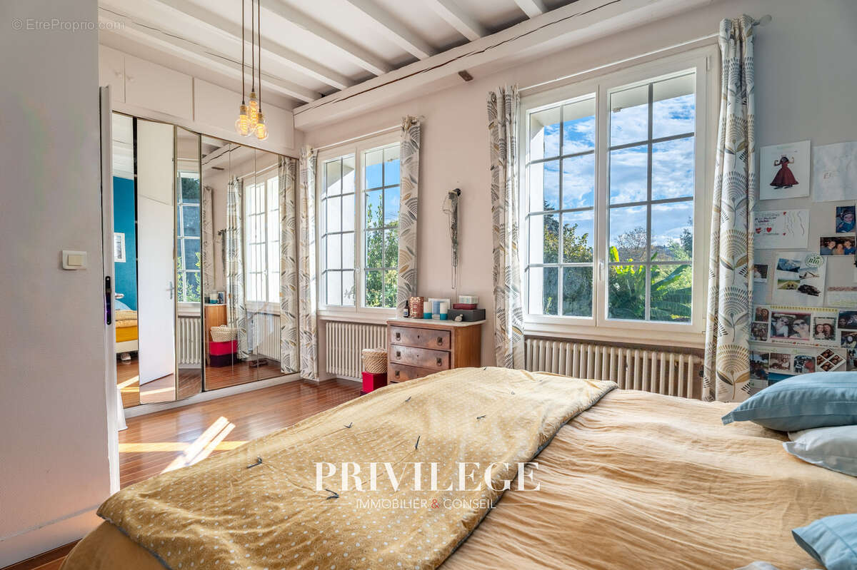 Maison à COLLONGES-AU-MONT-D&#039;OR