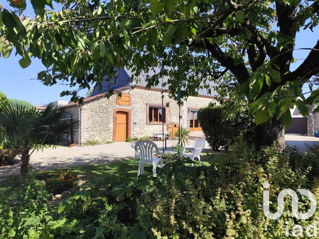 Photo 1 - Maison à PRUNAY-LE-GILLON