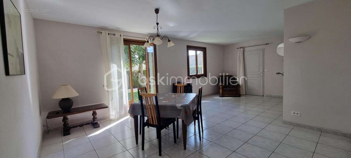 Maison à LIVRY-LOUVERCY