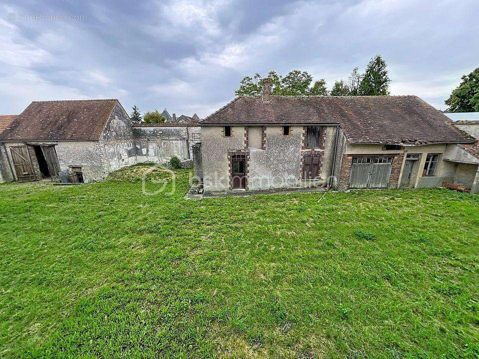 Beau corps de ferme habitation + batiments a renover - photo 2