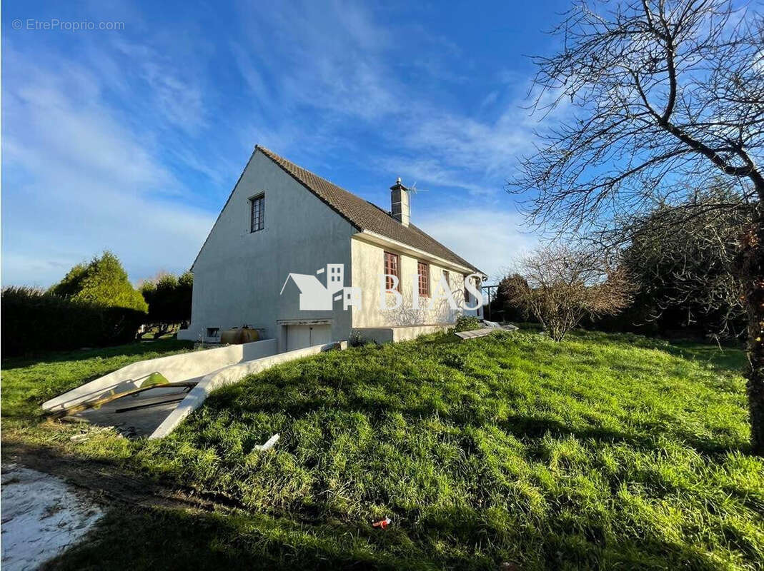 Maison à LE MESNIL-SOUS-JUMIEGES