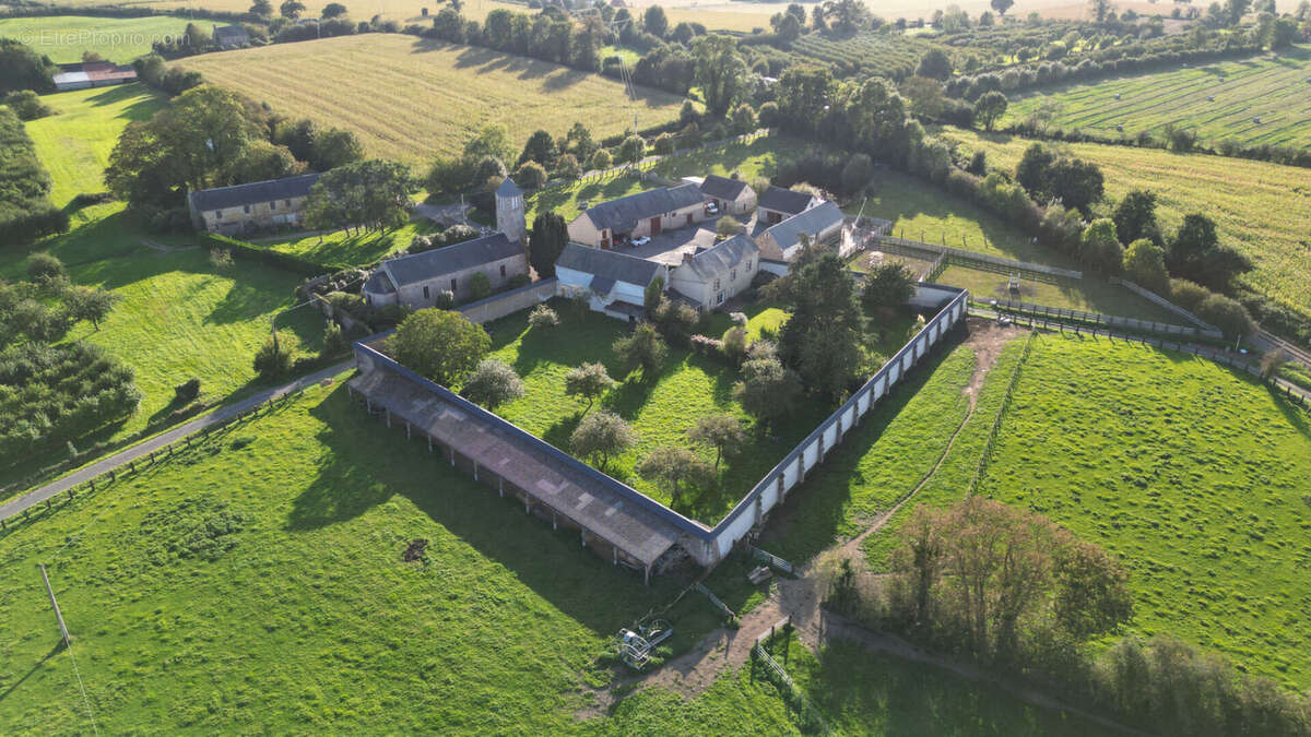 Maison à CERENCES