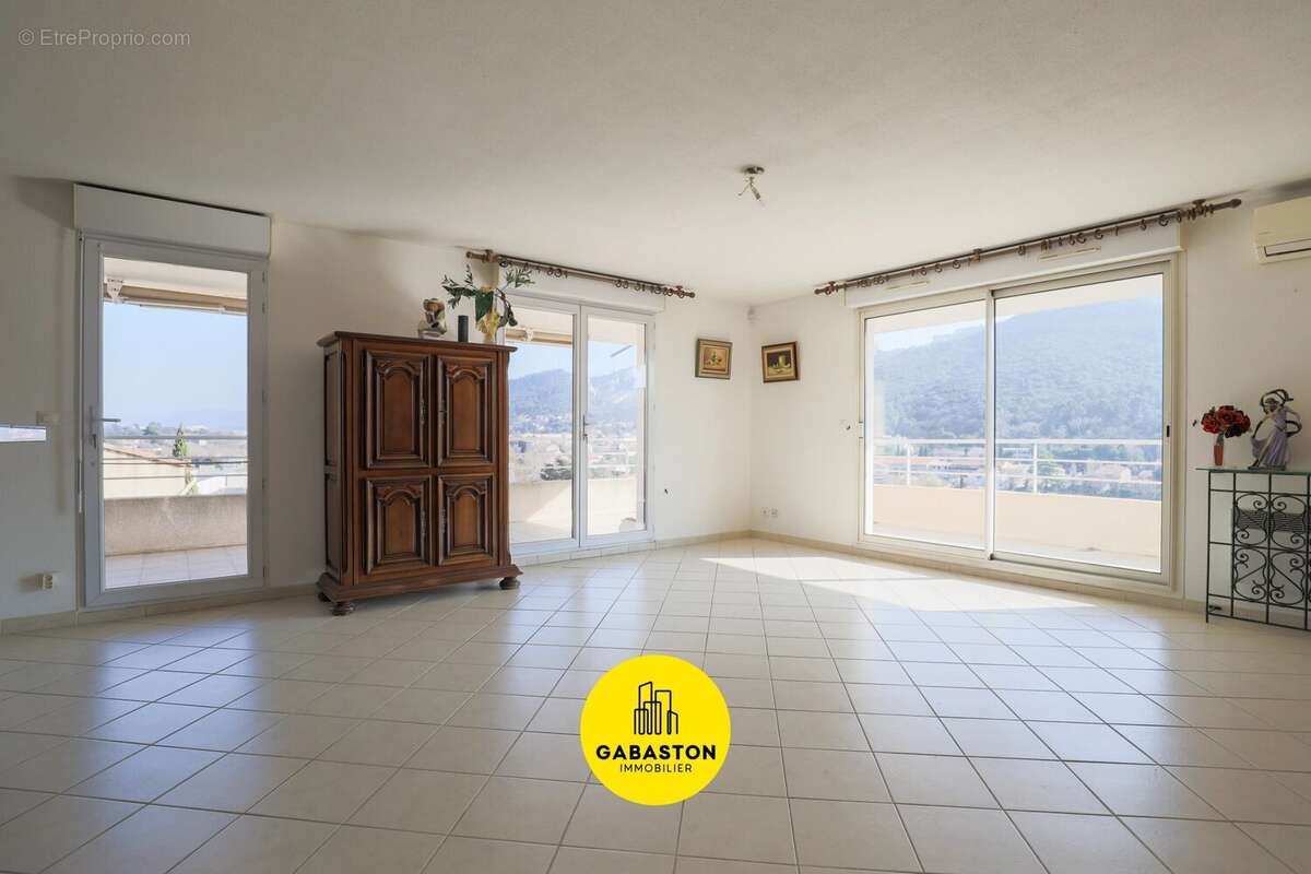 Appartement à MARSEILLE-11E