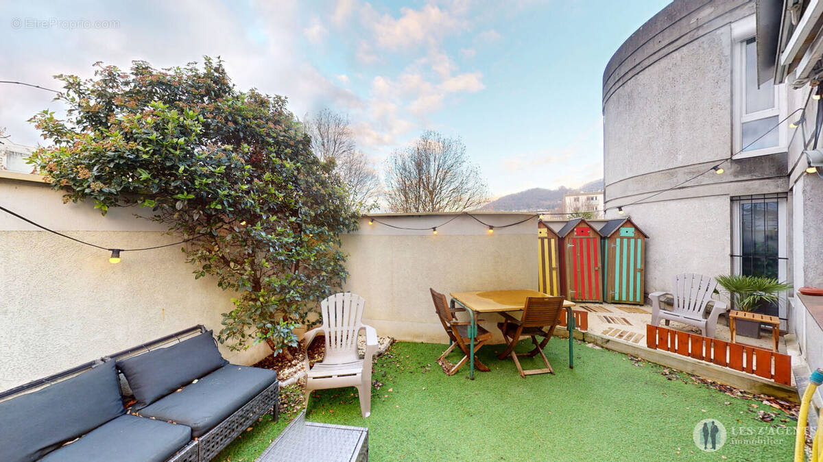 Appartement à SAINT-MARTIN-D'HERES