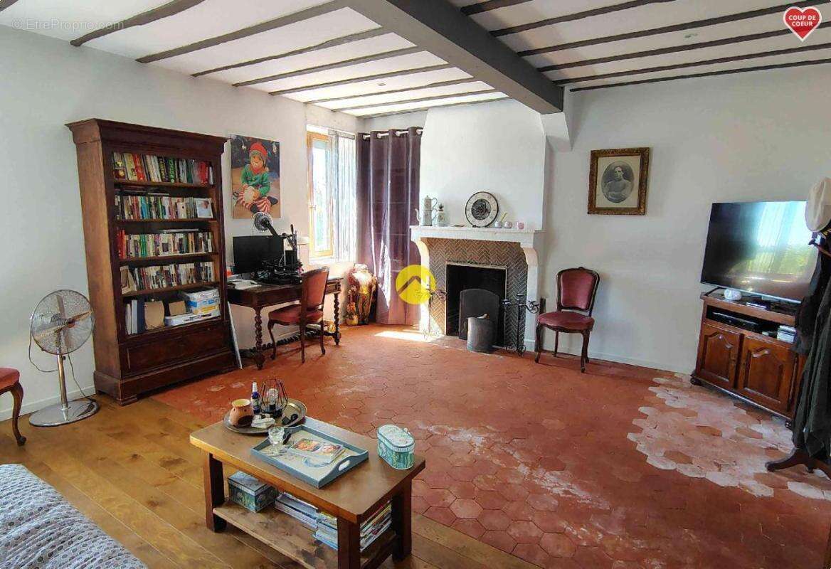 Maison à AUGY-SUR-AUBOIS